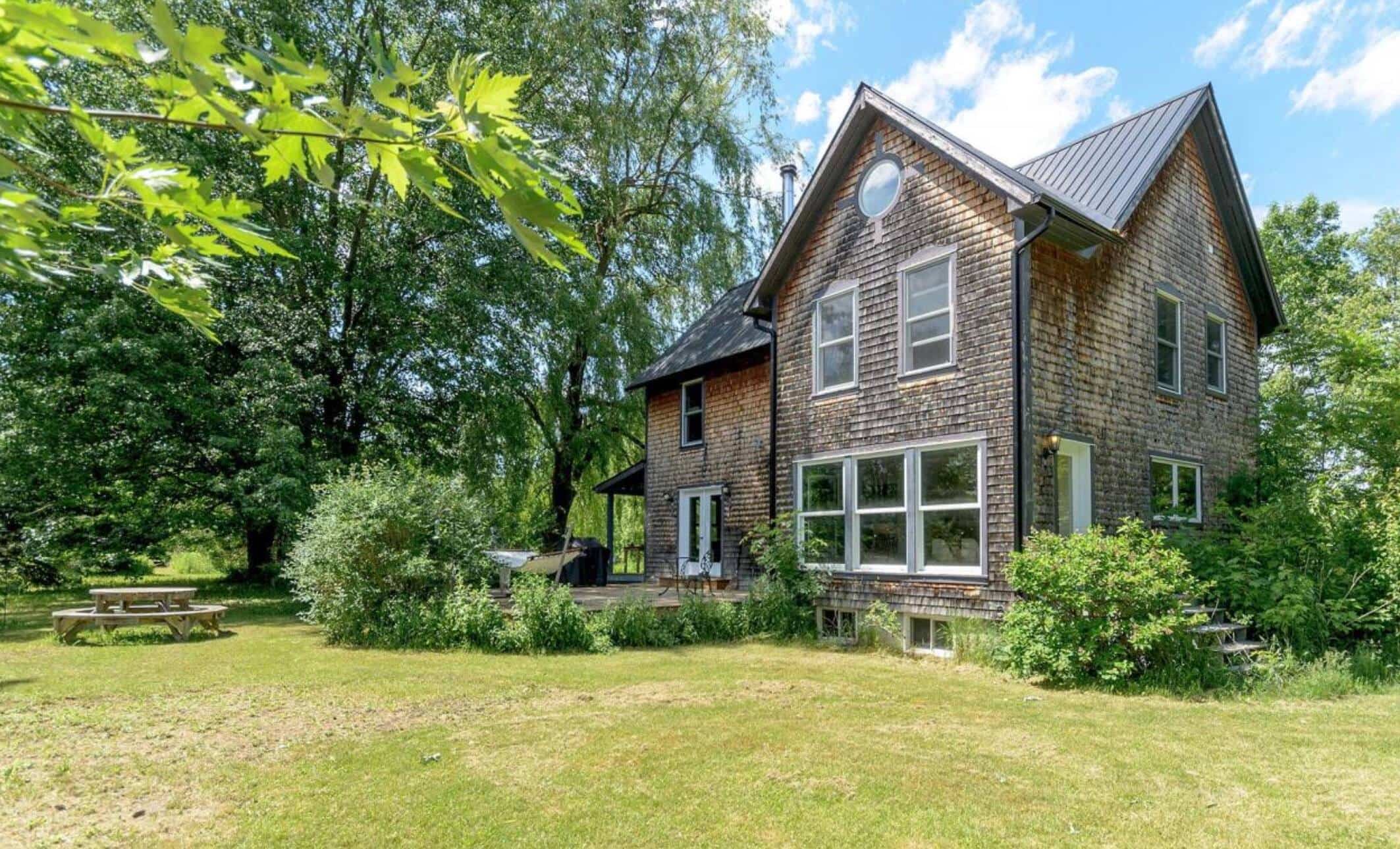 À vendre pour 549 000 à SaintArmand vaste maison de style loyaliste