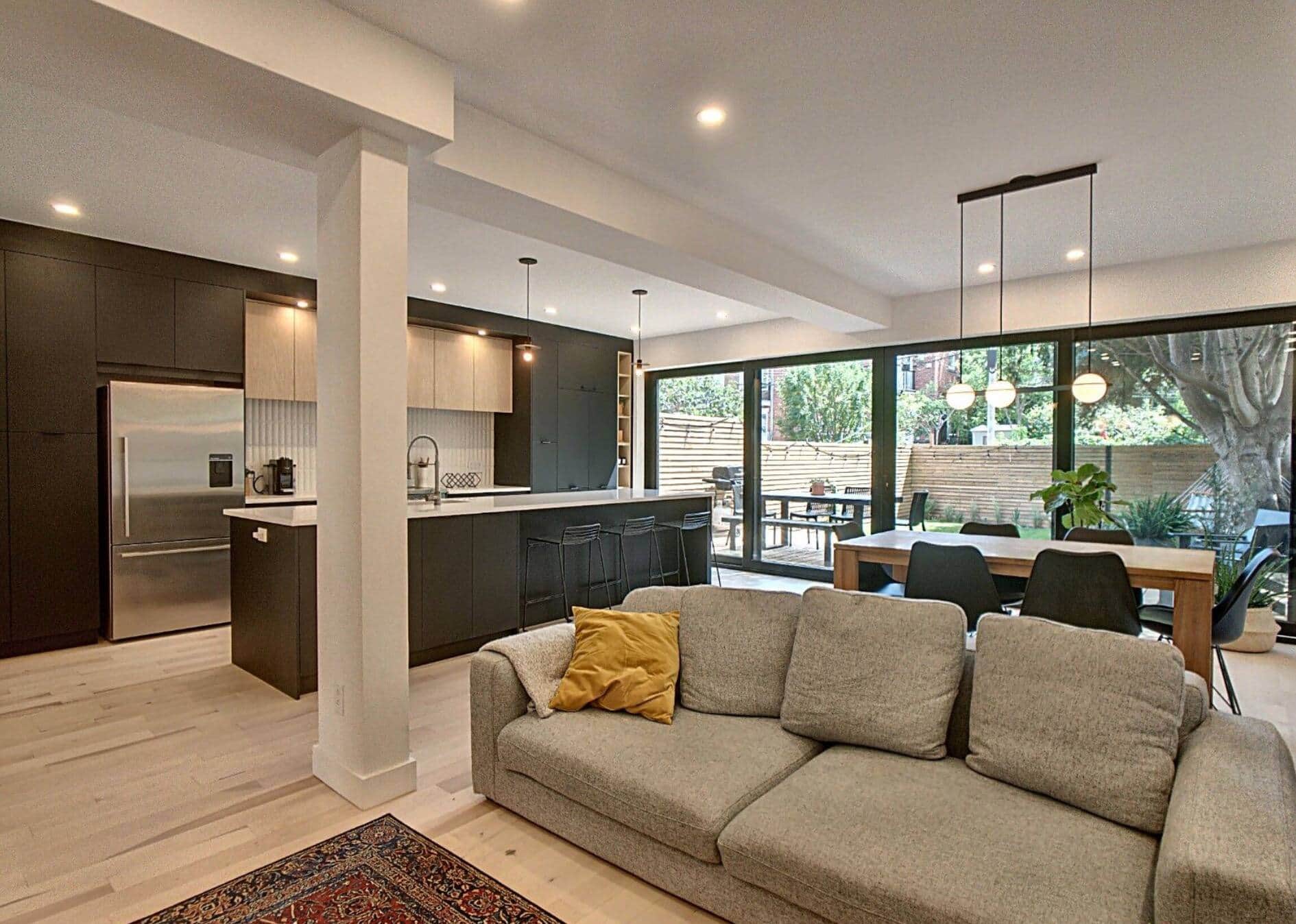 Un shoebox complètement rénové dans Rosemont