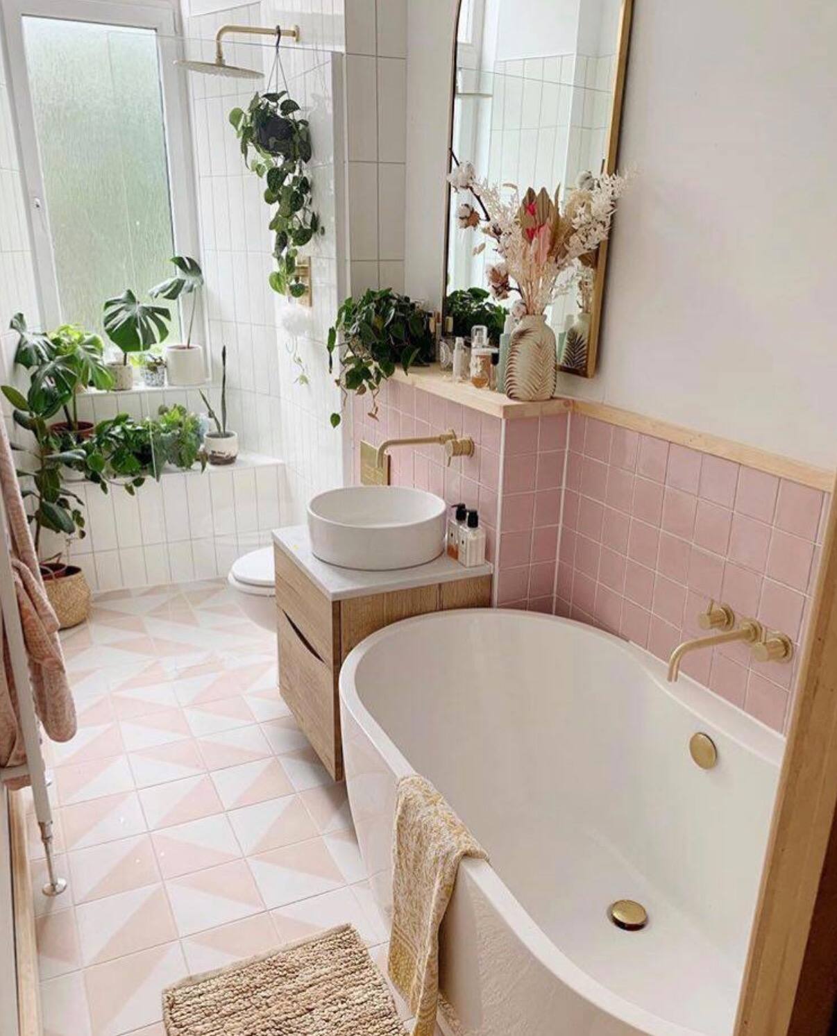 Avant Apres Une Petite Salle De Bain Rose Et Or Qui Fait Rever
