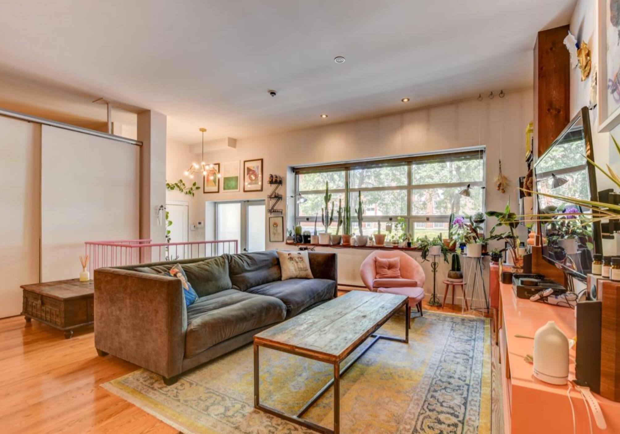 Un condo «full terrazzo» avec terrasse sur le toit à vendre dans