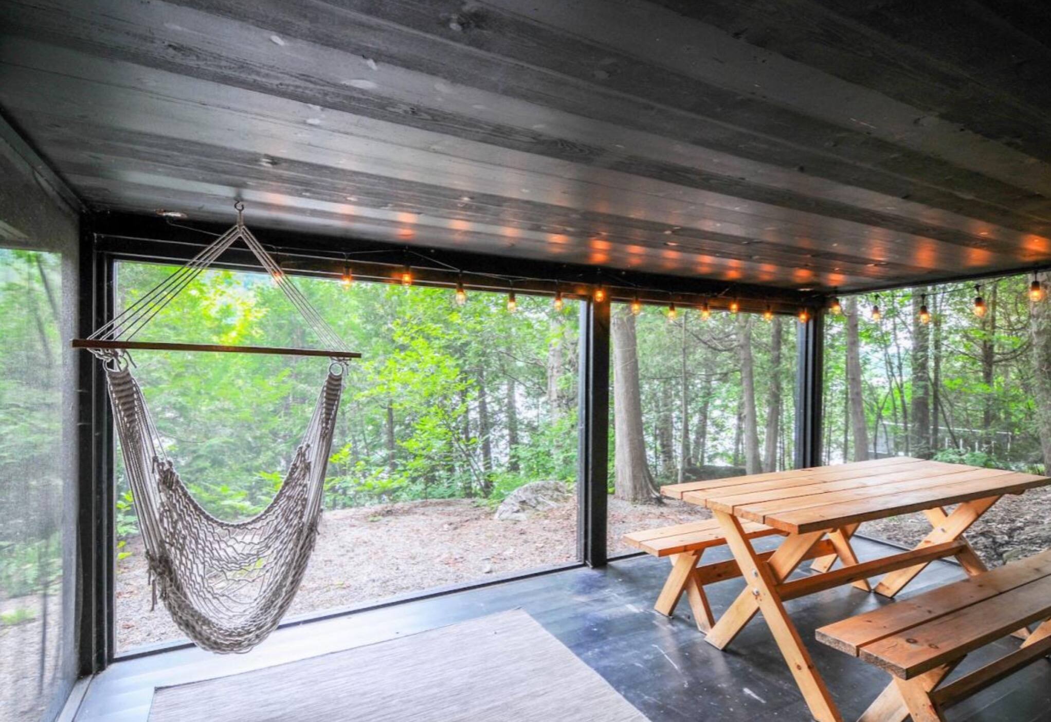 Le chalet en «A» sur le bord de l’eau de l’architecte Jean Verville à