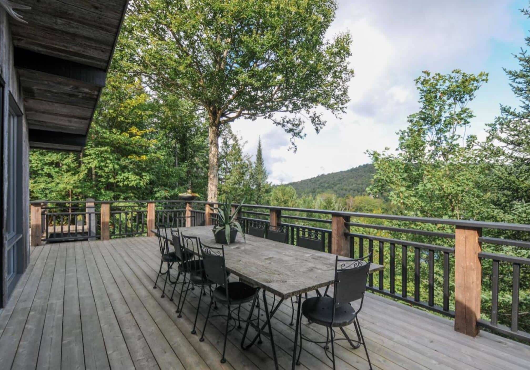 Un chalet avec une minimaison en extra sur le bord de l’eau à vendre