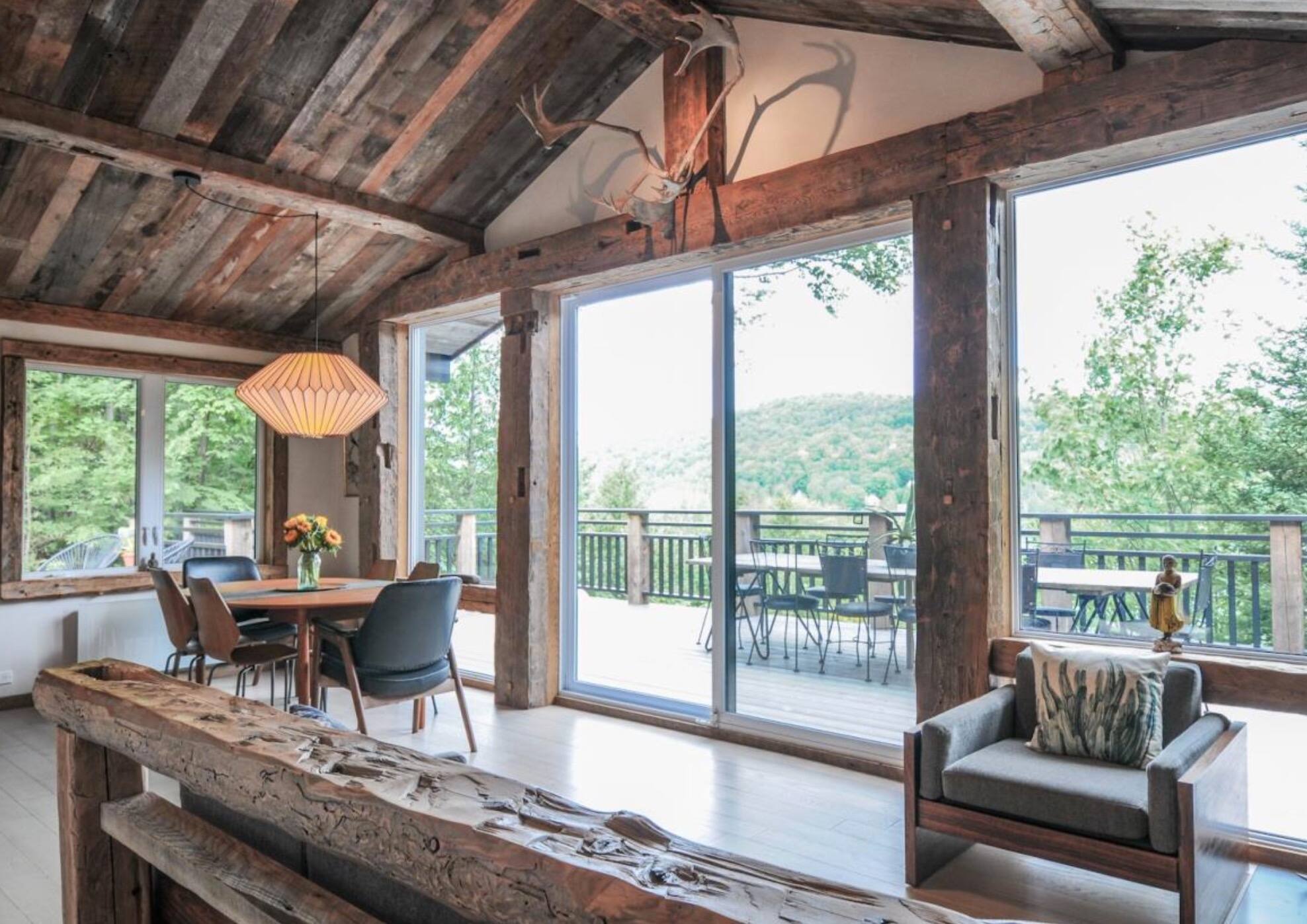 Un chalet avec une minimaison en extra sur le bord de l’eau à vendre