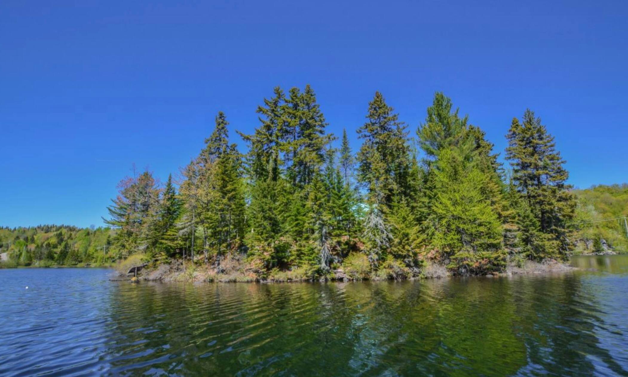 Joli chalet situé à SaintAdolphed’Howard, dans les Laurentides. JDQ