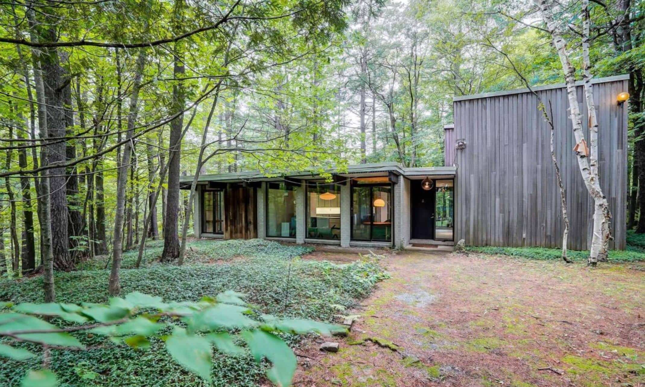 Une maison cachée dans le boisé à Chelsea à vendre
