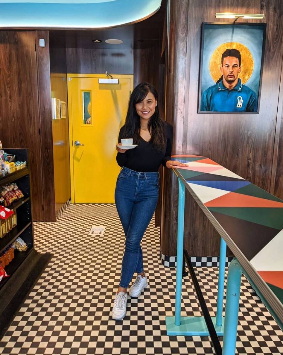 Un nouveau café au décor des années 90