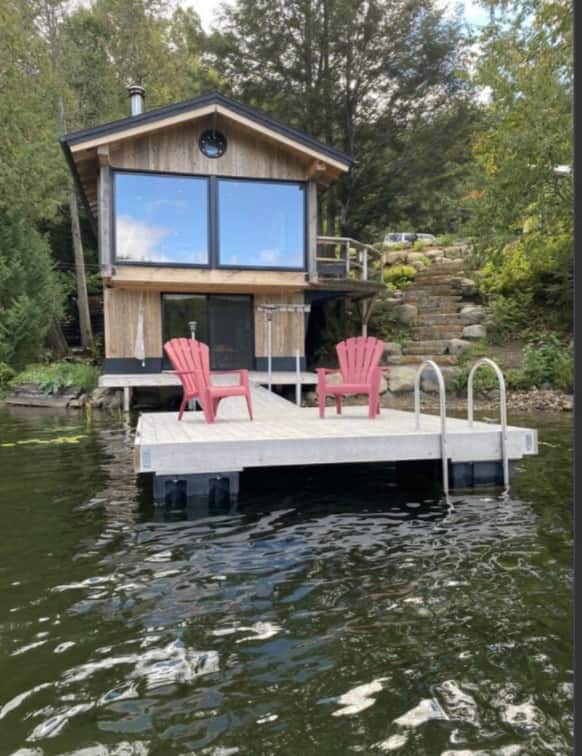 Au le lac des Trois Montagnes un chalet sur quai à vendre pour 675 000