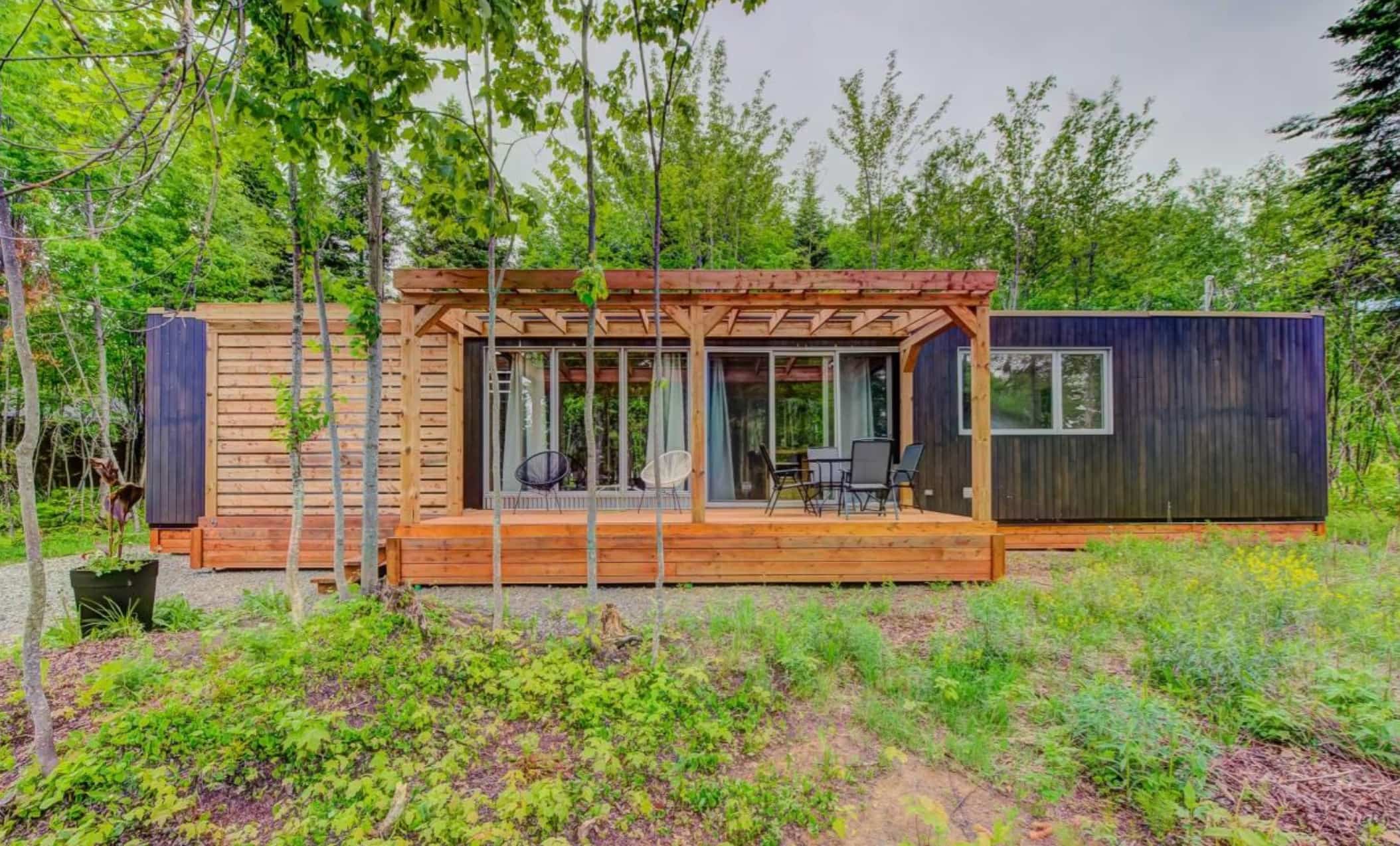 Un chalet avec piscine à vendre pour 279 000$