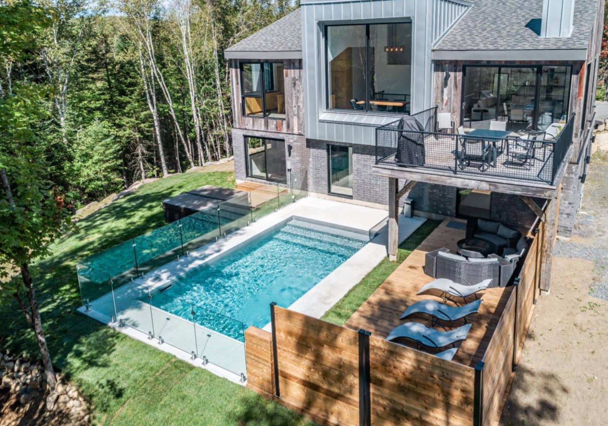 SainteAdèle cette maison de luxe à vendre pour 899 000 JDQ