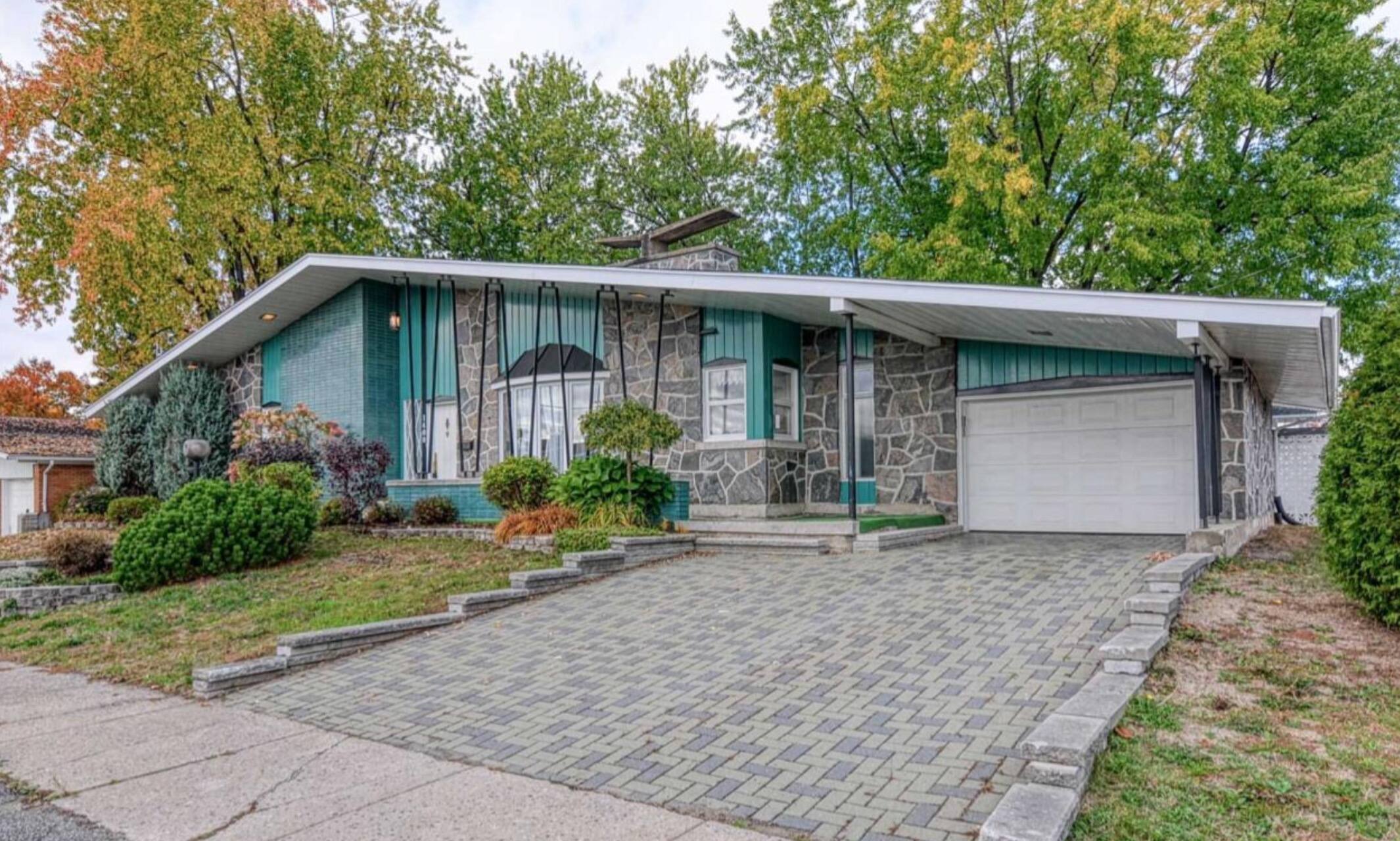 Une Maison Digne D Un Plateau De Tournage Des Annees 70 A Vendre A Shawinigan Pour 169 000 Silo 57