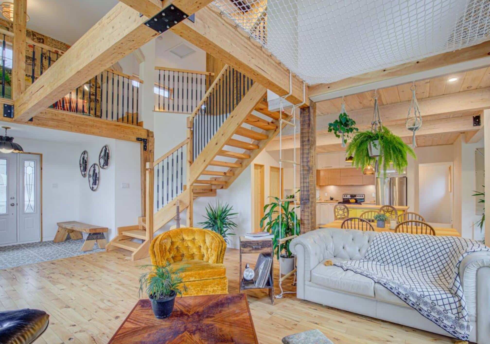 Une maison boho sur le bord de l’eau pour 515 000$