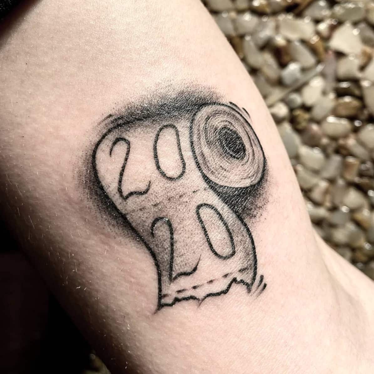 Les meilleurs et les pires tatouages signés COVID