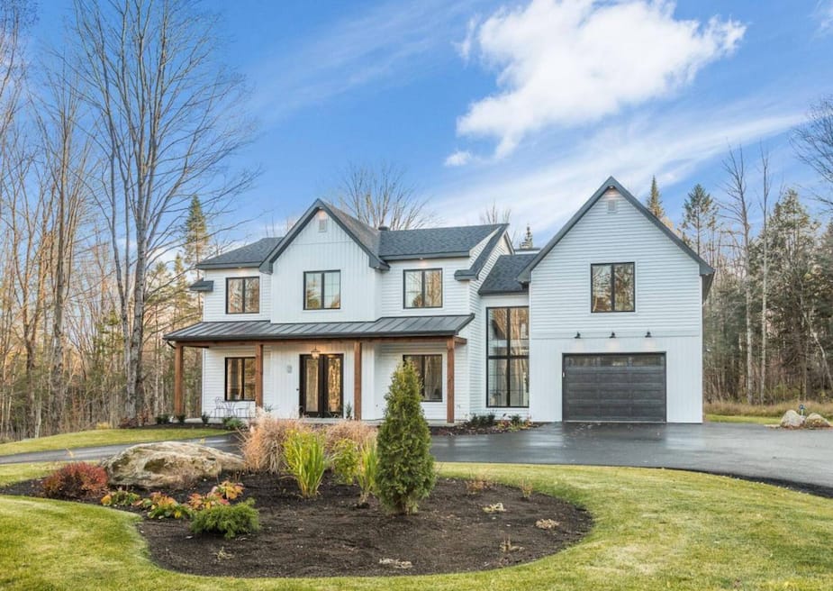 Une maison de style «farmhouse» neuve à vendre pour 879 000 à Magog Silo 57 Une maison de style «farmhouse» neuve à vendre pour 879 000 à Magog Silo 57
