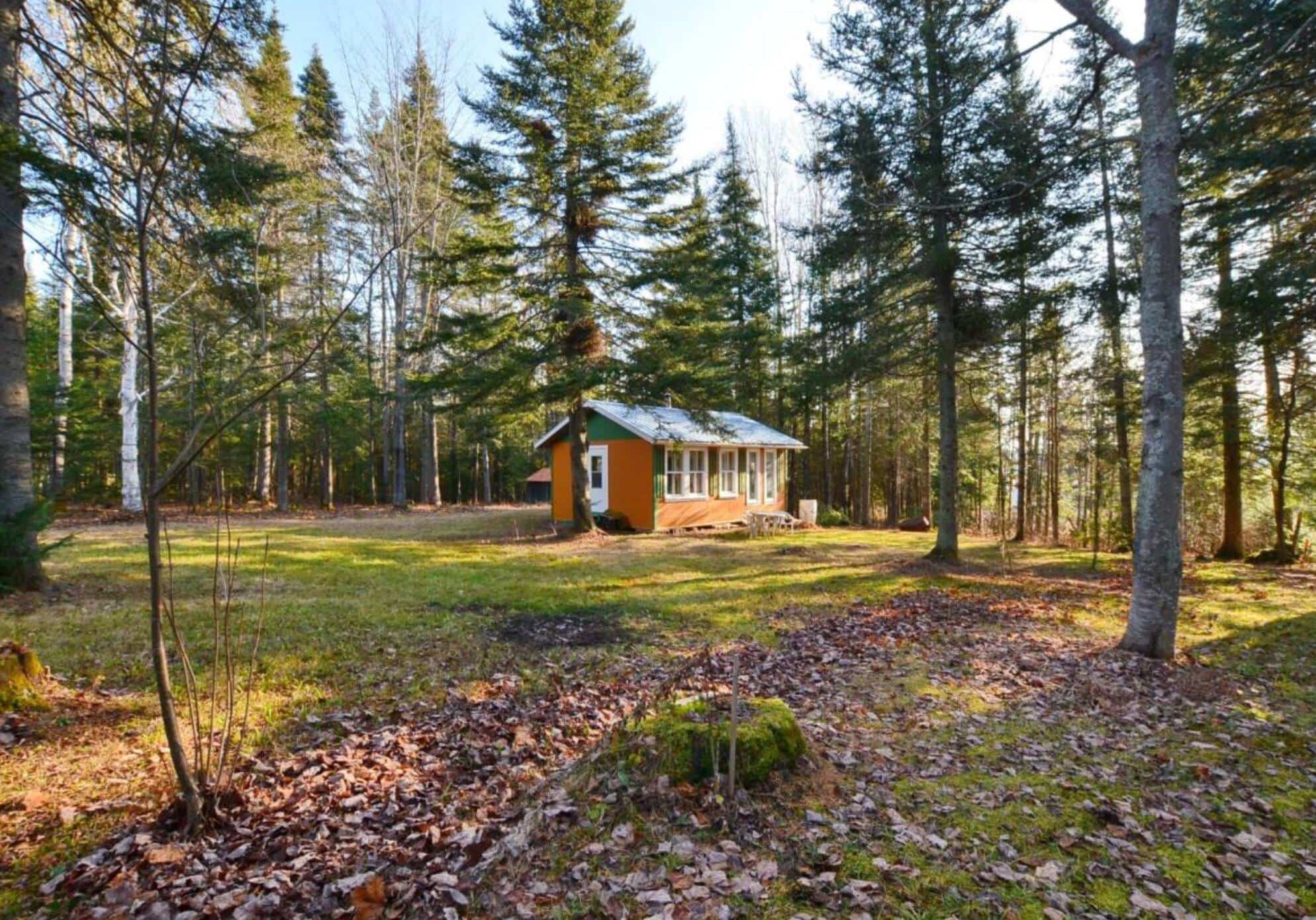 Propriété située à proximité de la RivièreduLoup avec chalet pour 28