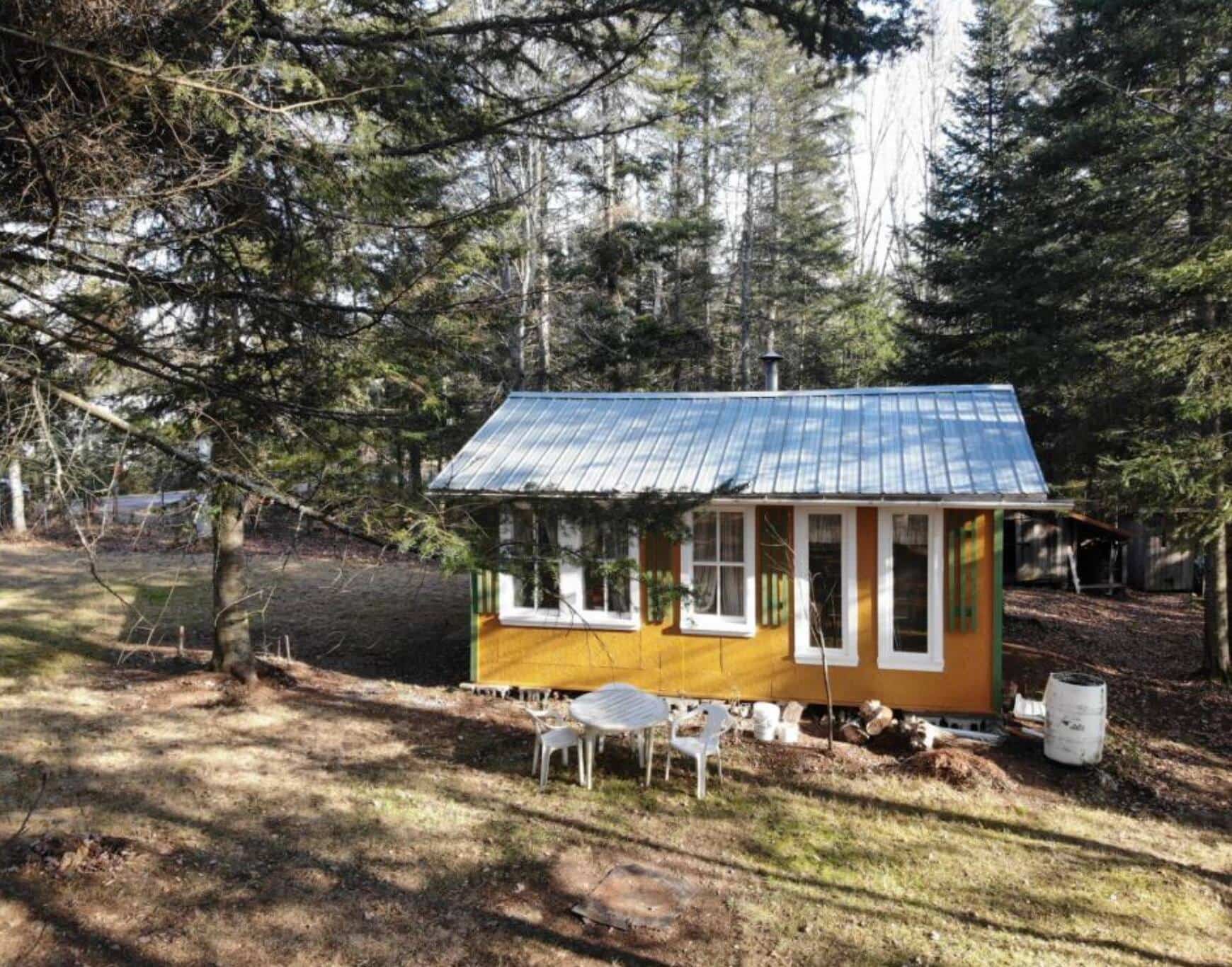 Propriété située à proximité de la RivièreduLoup avec chalet pour 28