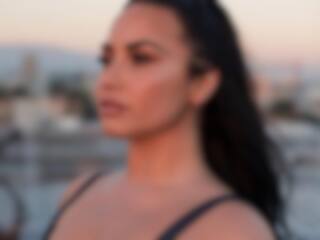 Demi Lovato a maintenant les cheveux TRÈS courts