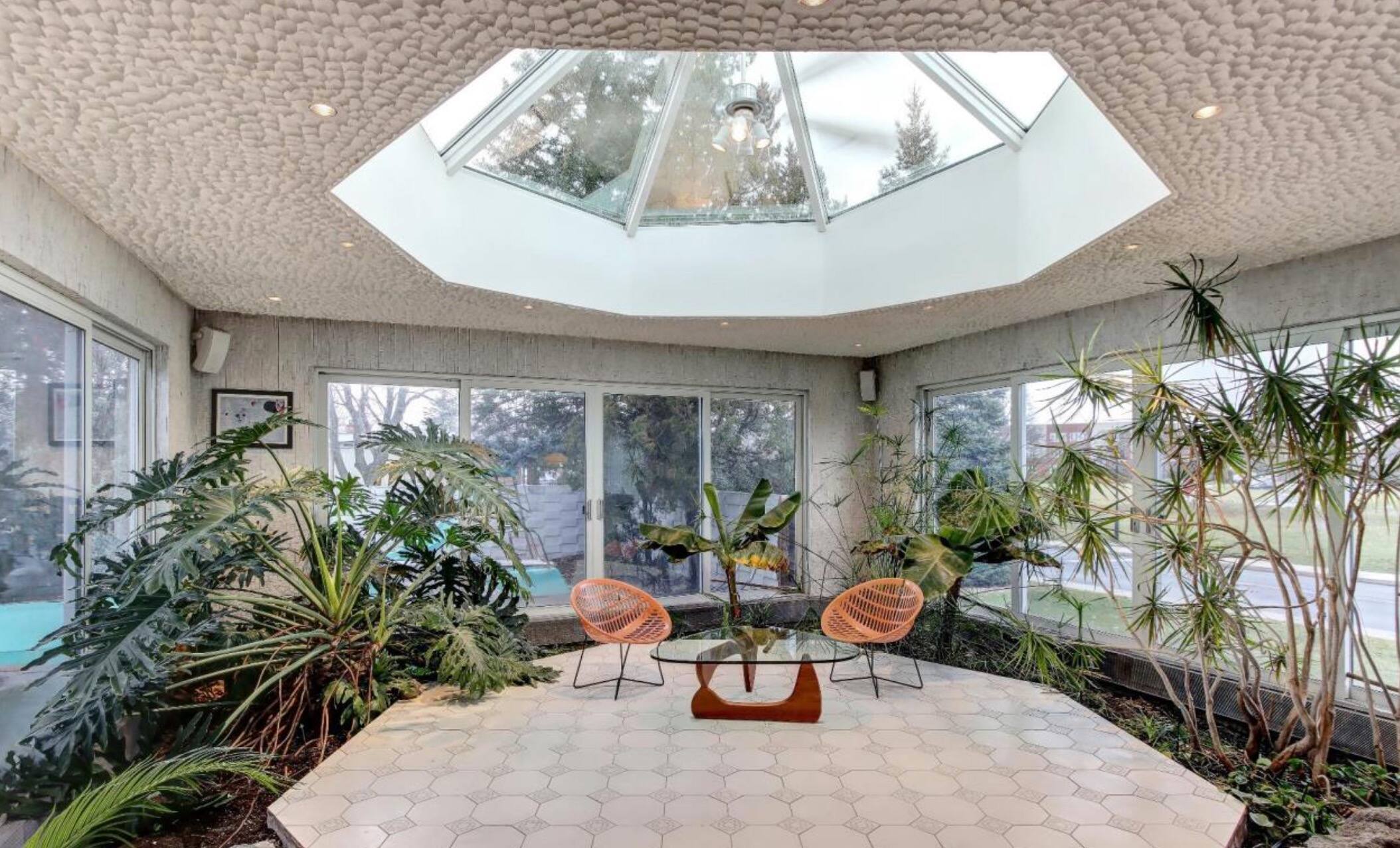 Une maison mid-century à vendre pour 699 000$