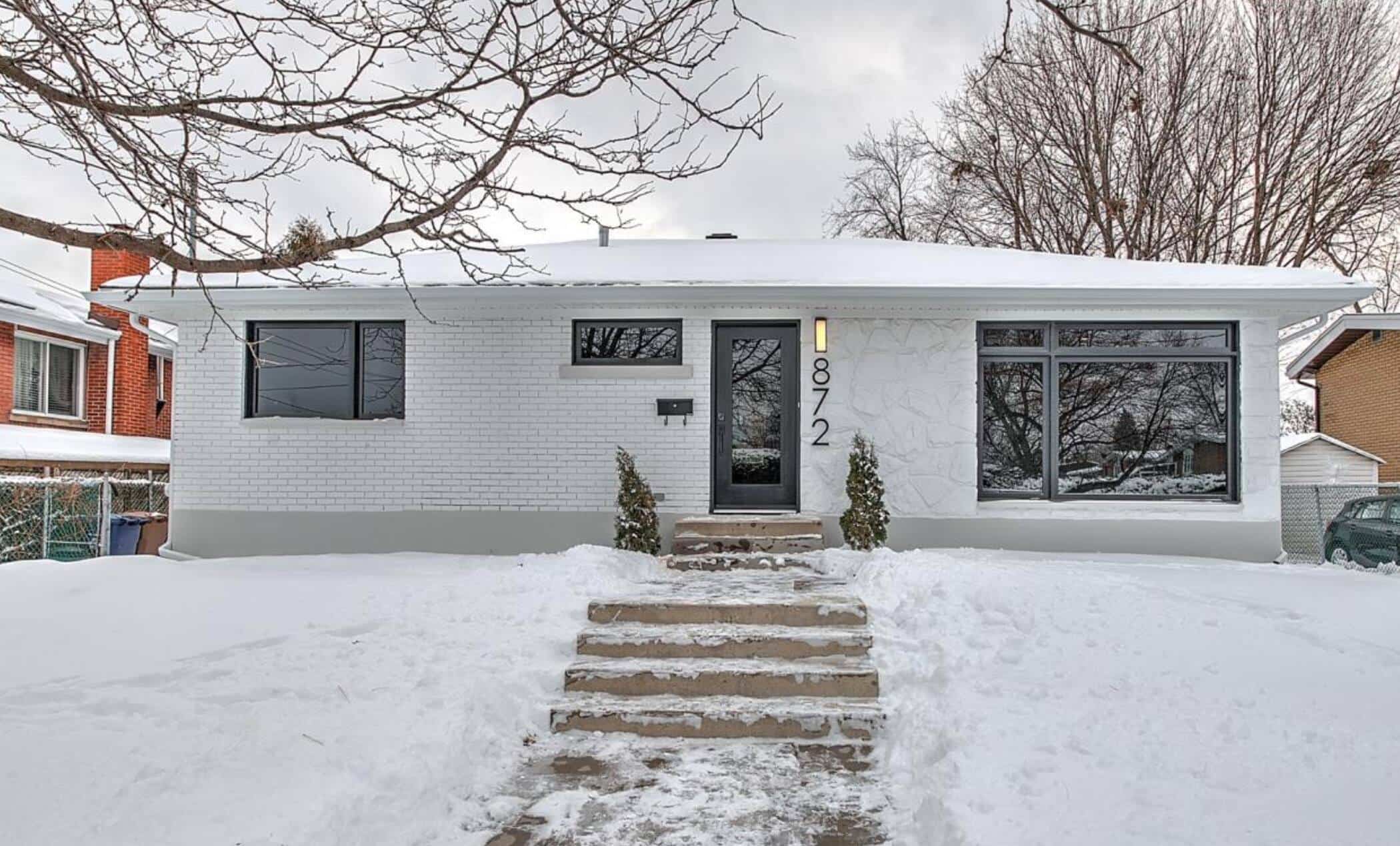 Une maison complètement rénovée à vendre pour 525 000 à Laval Silo 57