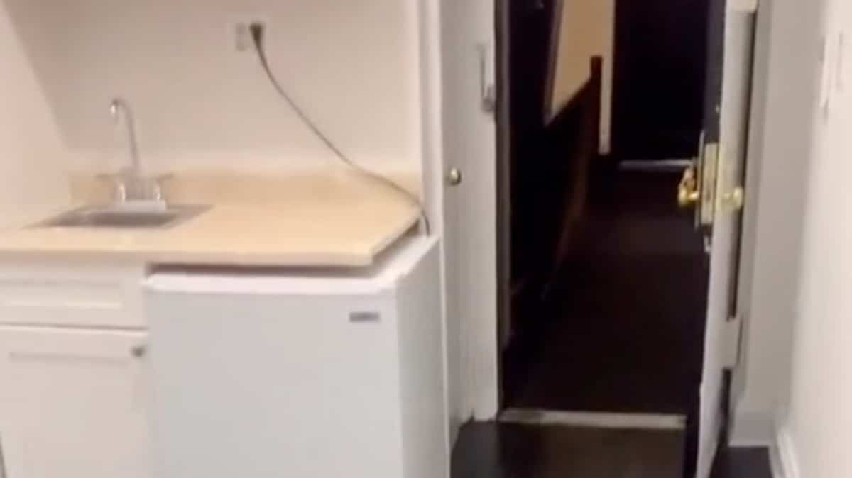 Un minuscolo appartamento a New York che costa $ 2.100 al mese dà fuoco a Internet Un minuscolo appartamento a New York che costa $ 2.100 al mese dà fuoco a Internet