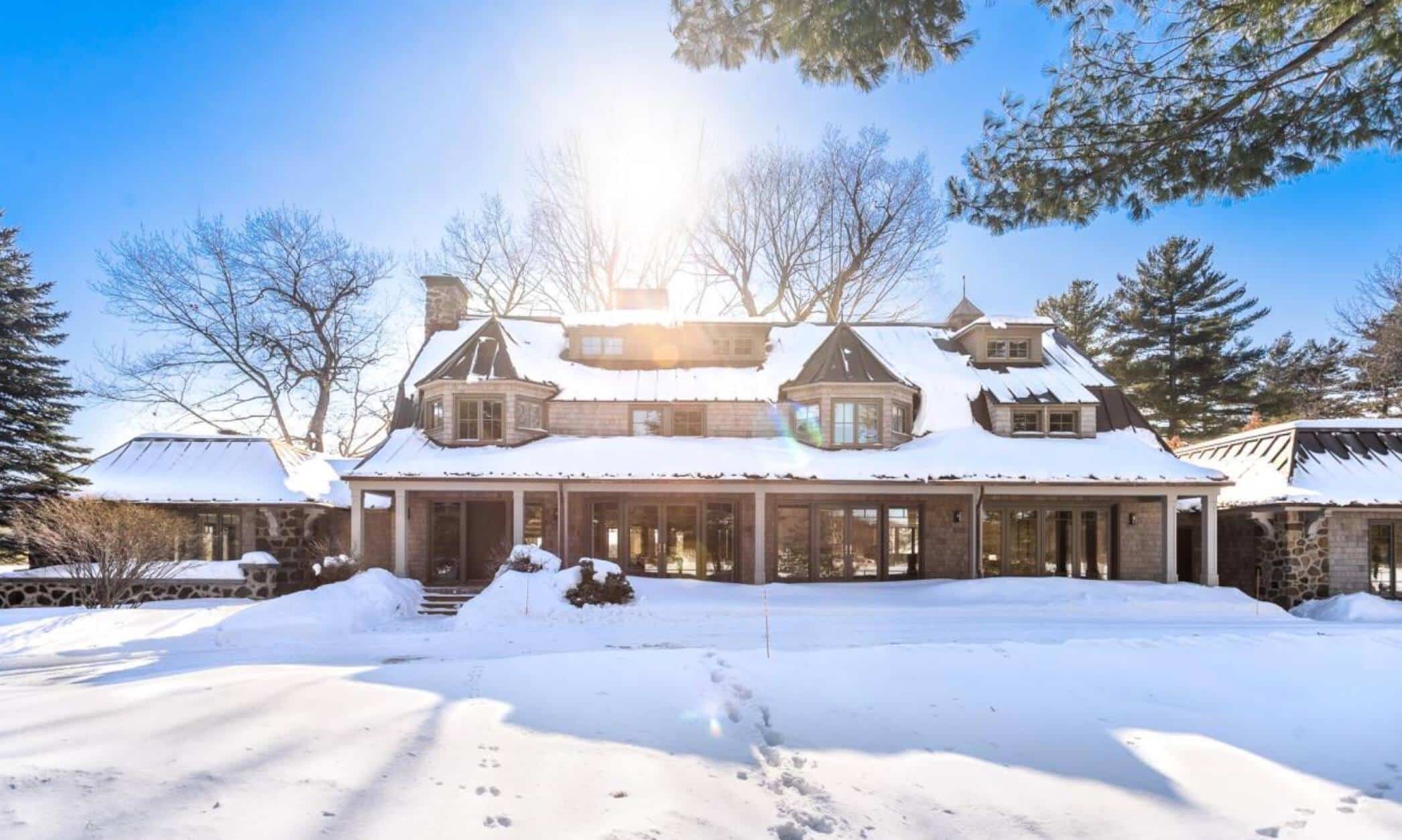 Une mythique maison au cœur du parc du mont SaintBruno à vendre pour 7