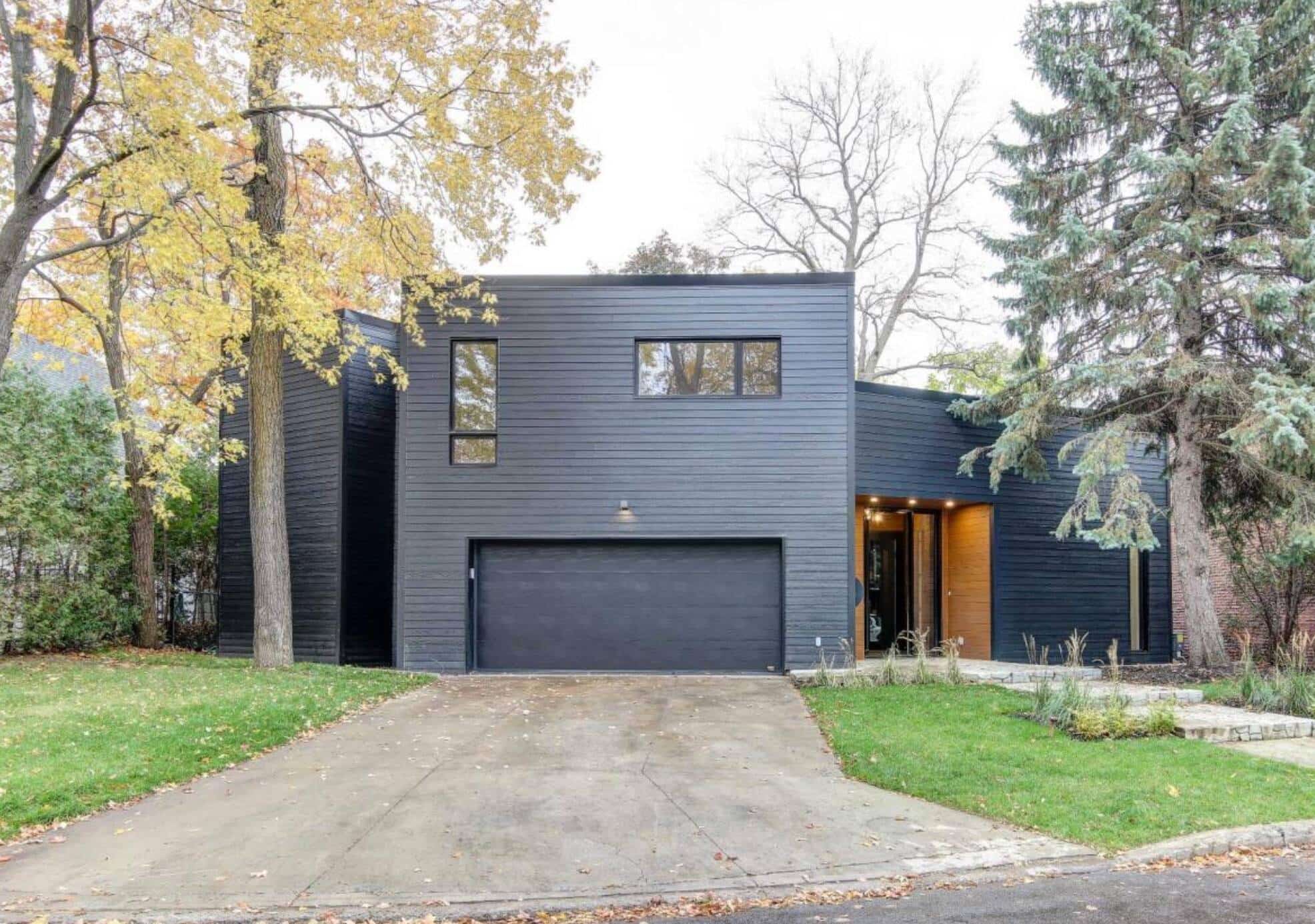 Une maison avec piscine intérieure pour 1 299 000$