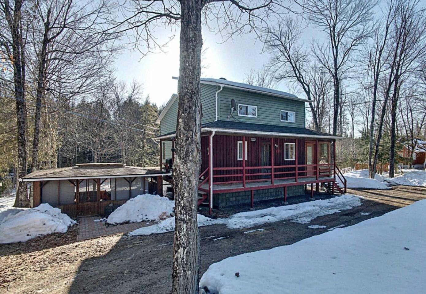 Près de MontTremblant charmant chalet avec