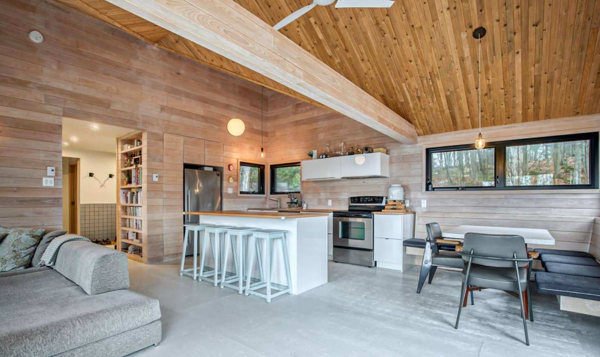 Un chalet sur le bord de l’eau à vendre à 529 000$