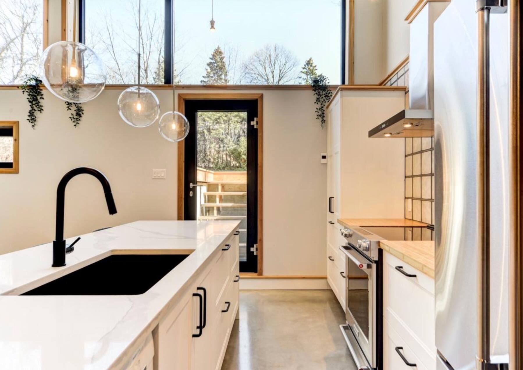 Une maison rénovée à vendre pour 899 000$ 