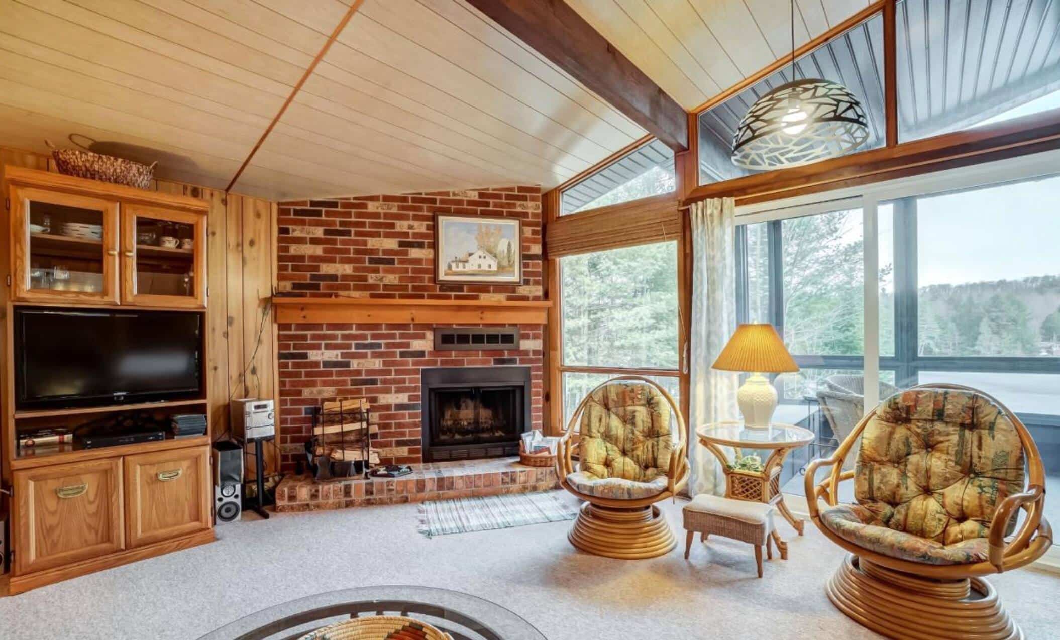 Un joli chalet sur le bord de l’eau à ValdesMonts à vendre pour 360