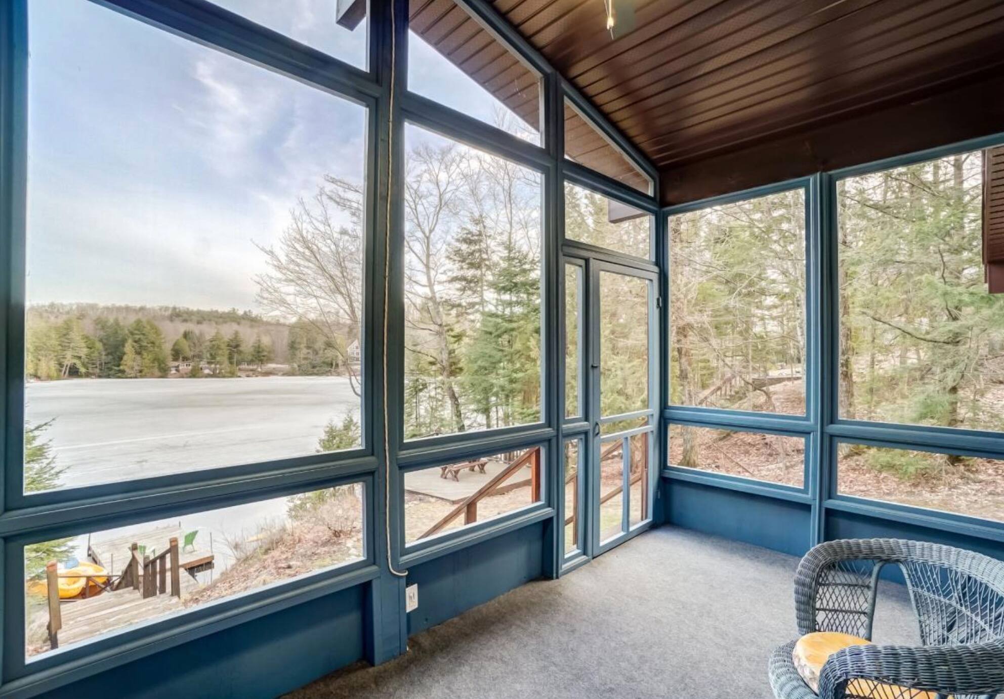 Un joli chalet sur le bord de l’eau à ValdesMonts à vendre pour 360
