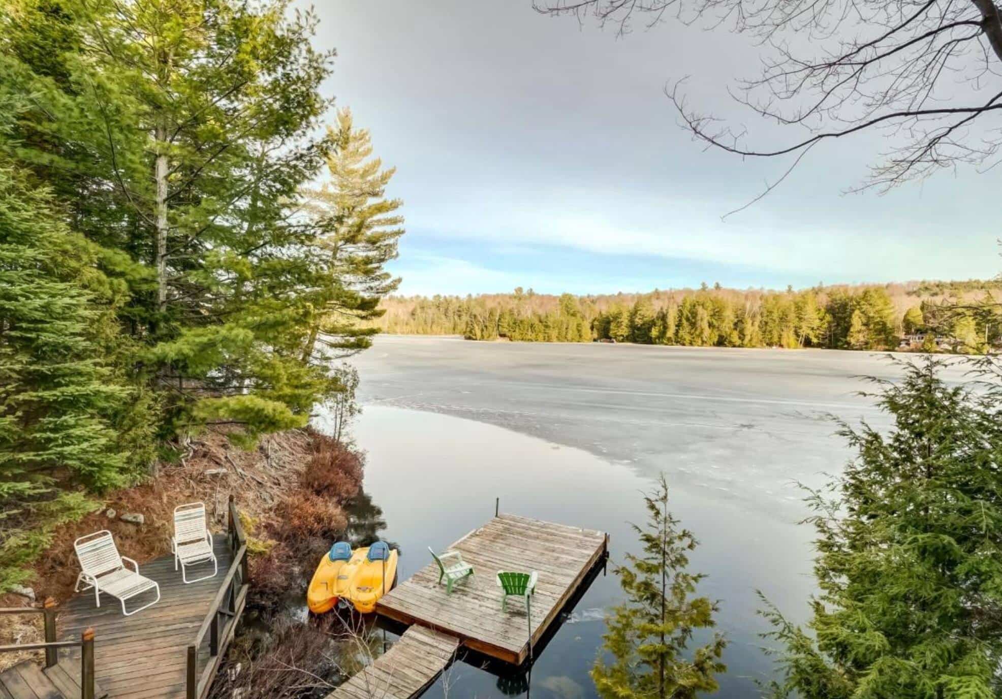 Un joli chalet sur le bord de l’eau à ValdesMonts à vendre pour 360