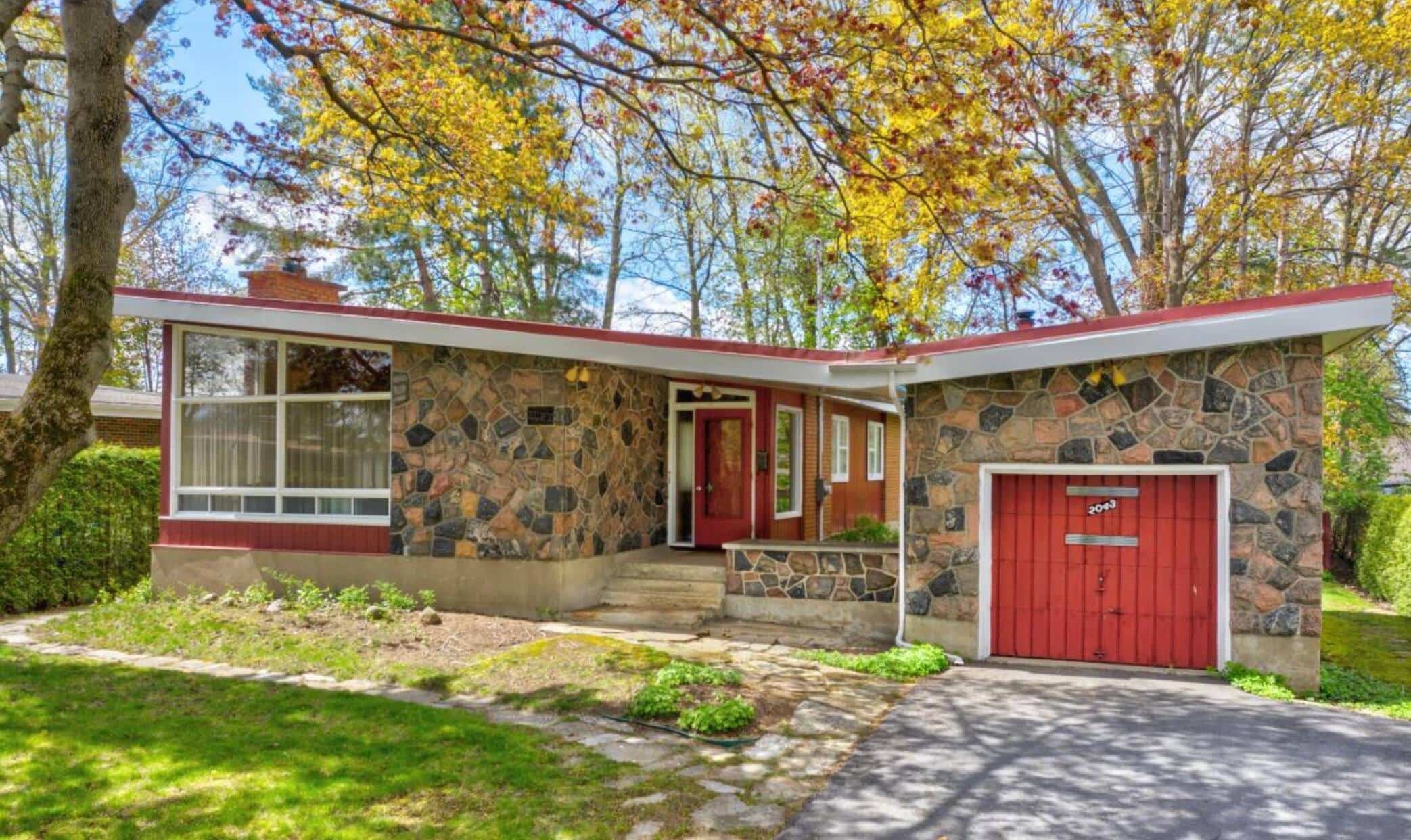 Une maison midcentury modern figée dans le temps à vendre pour 729 000