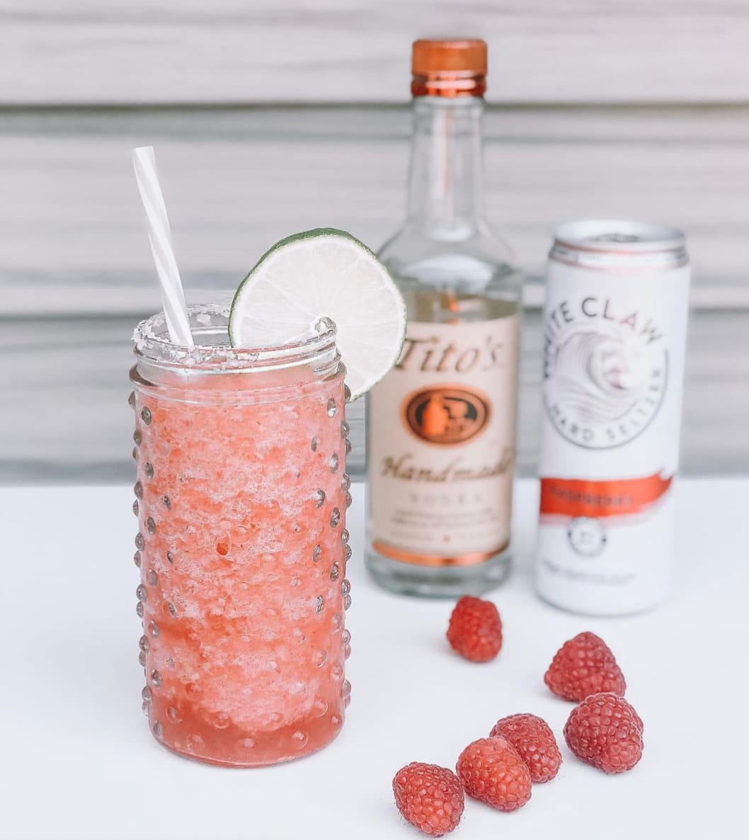 Les barbotines White Claw prennent d’assaut TikTok