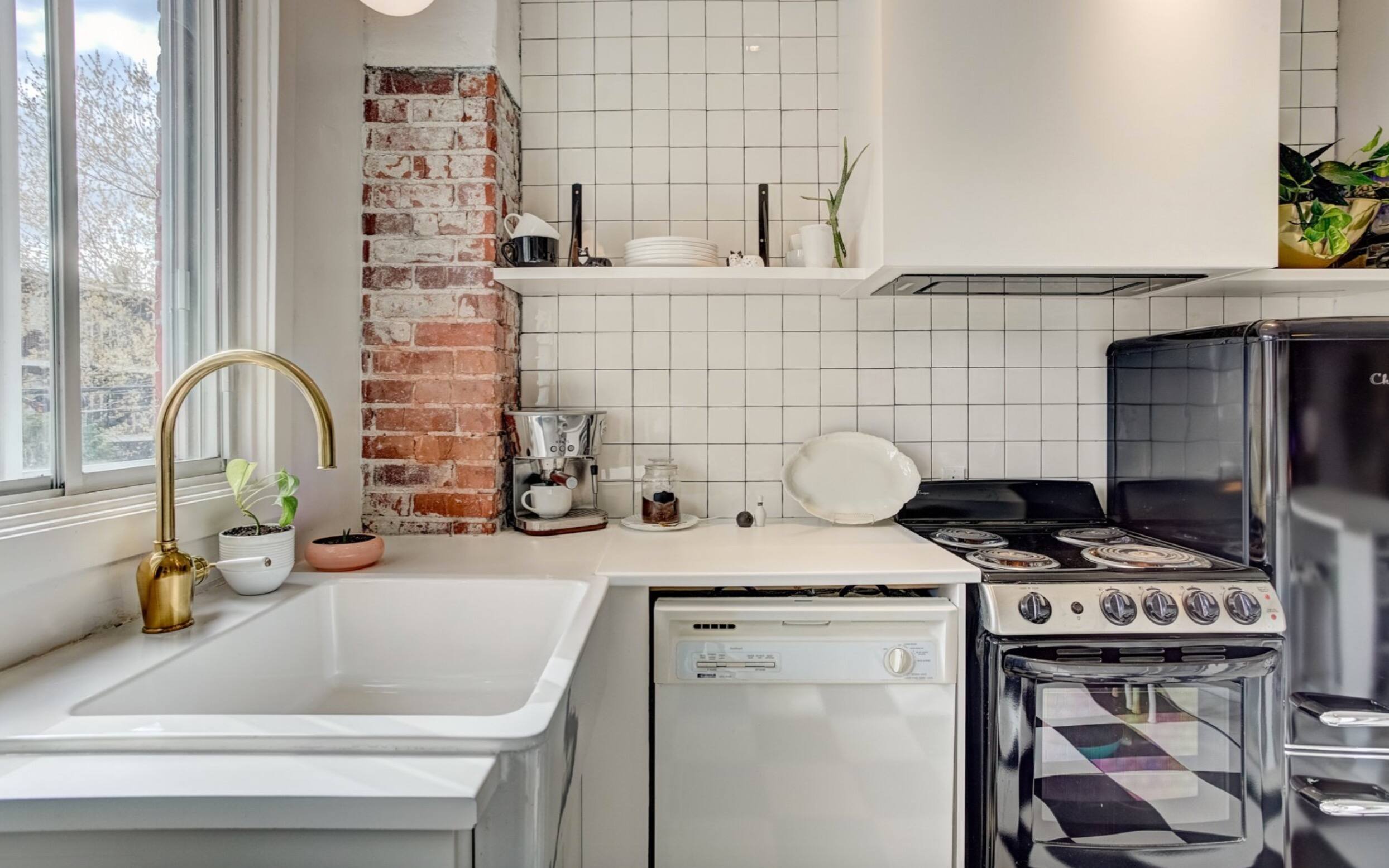 Un condo rénové d’inspiration 80’s à 279 000$