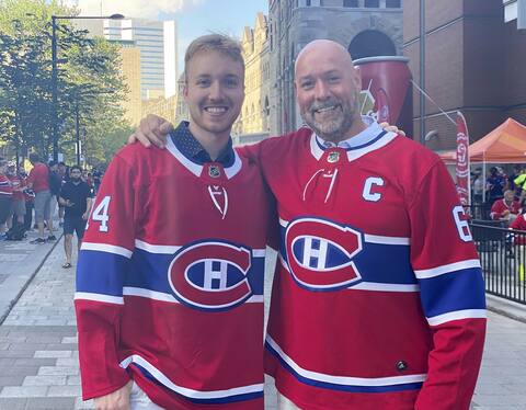 Richard Massie et son fils Taylor sont venus d'Ottawa, en Ontario, rien que pour assister au quatrième match des Canadiens contre les Knights de Las Vegas.