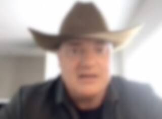 Brendan Fraser ému aux larmes par ses fans