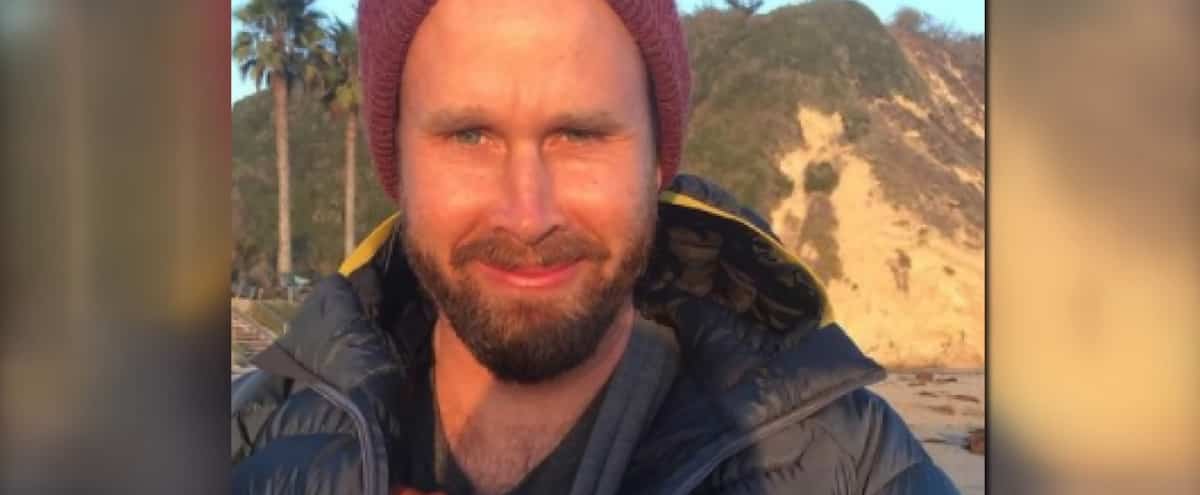 Fã americano QAnon mata seus dois filhos no México Fã americano QAnon mata seus dois filhos no México