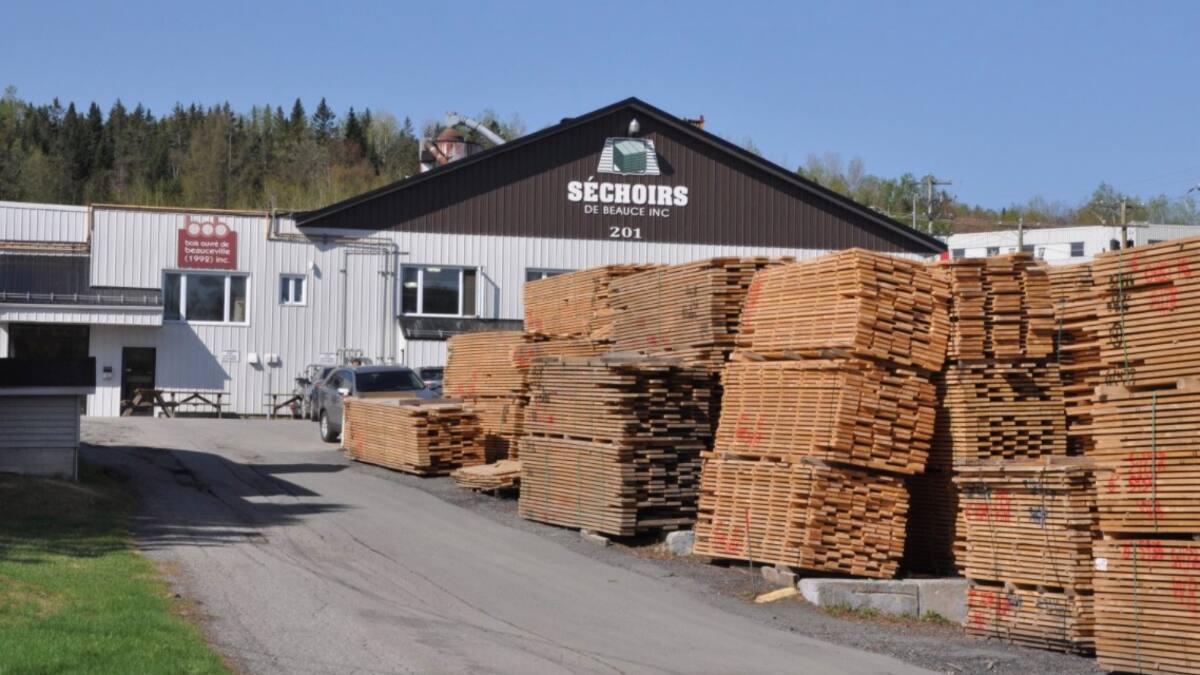 Beauceville: un incendie majeur fait présentement rage dans une industrie