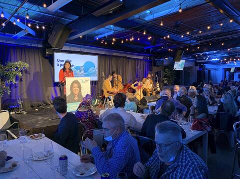 Marie-Josée Savard a tenu son premier discours lors d’une activité de financement, jeudi, au Terminal de croisières.