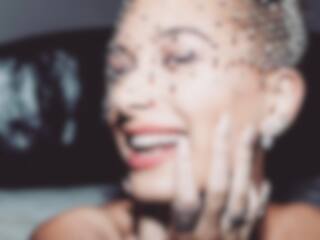 La tendance des bijoux de dents est partout