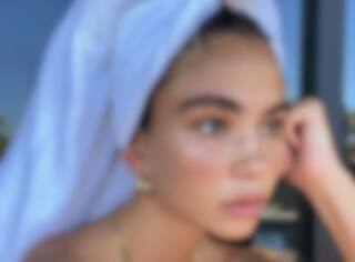 Ce look beauté rehausse notre beauté naturelle