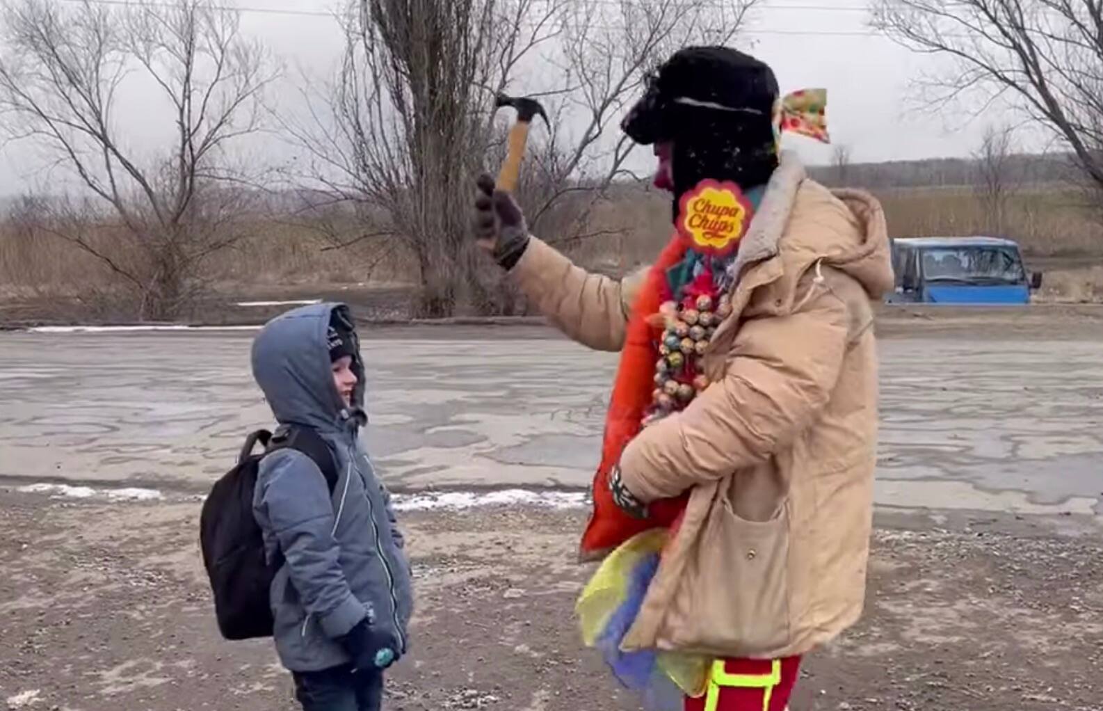 [VID&Eacute;O] Des clowns et des rires pour accueillir les enfants ukrainiens &agrave; la fronti&egrave;re