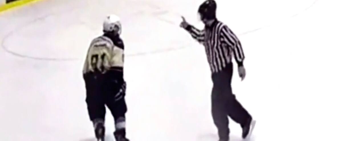 Agression d’un arbitre de 15 ans: le joueur fautif banni par Hockey Québec