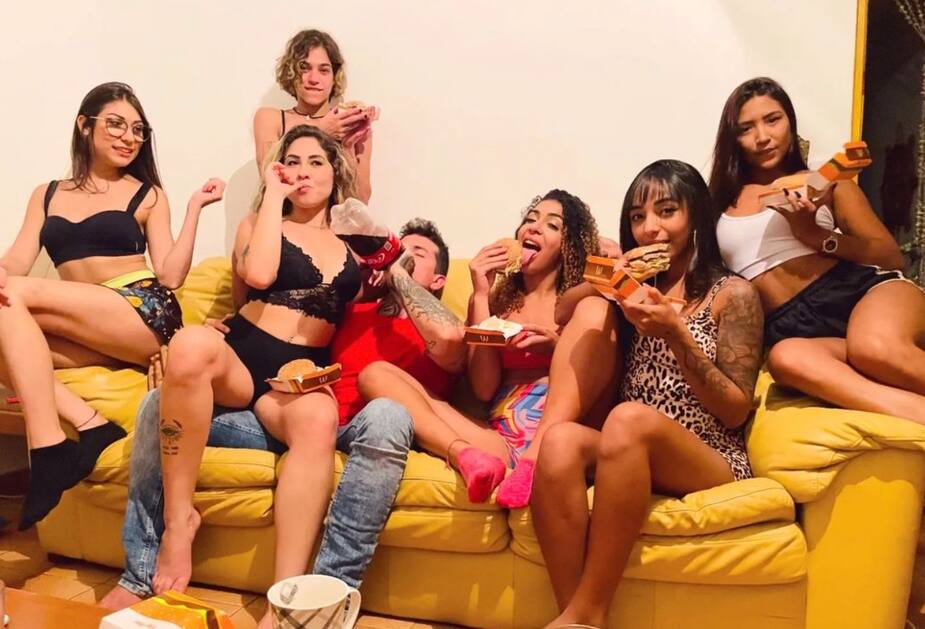 Image principale de l'article Avec 9 épouses, il doit faire un horaire de sexe