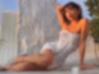 9 célébrités qui exposent fièrement leurs poils