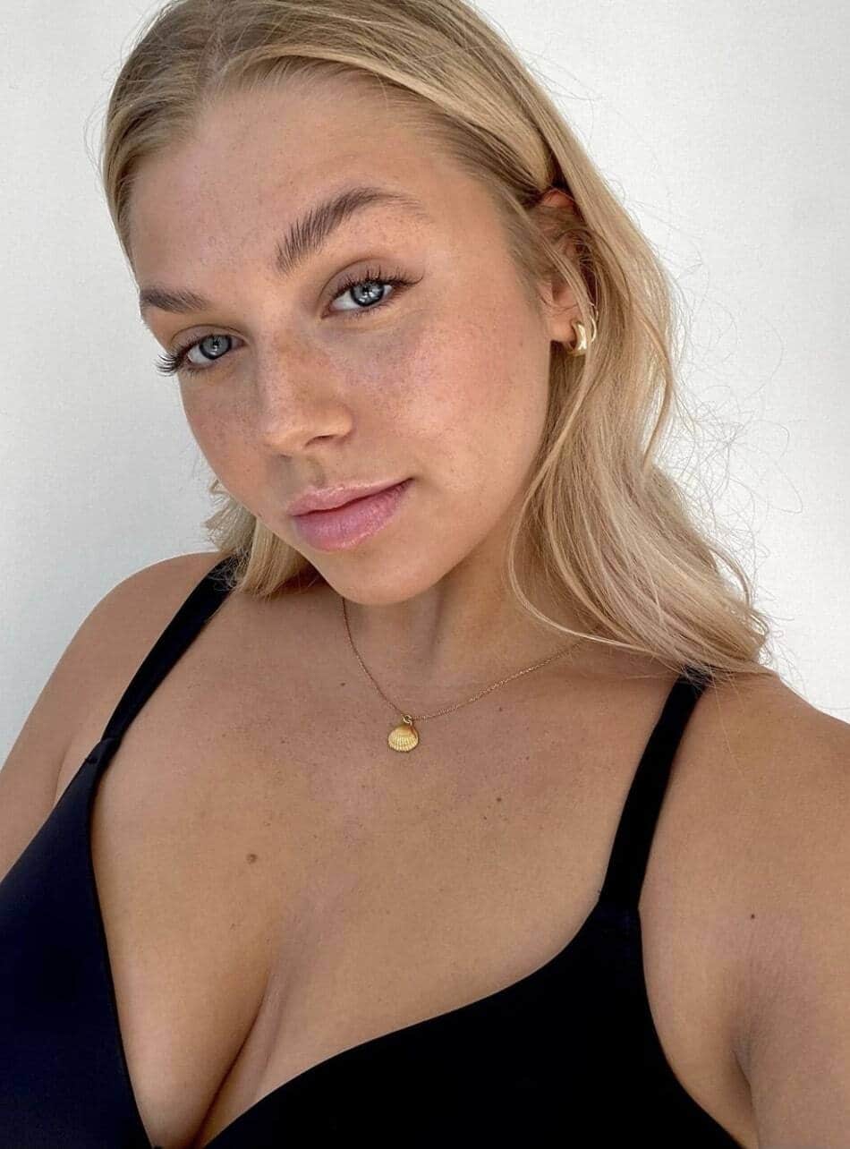 Gloria-Bella dévoile sa réduction mammaire 