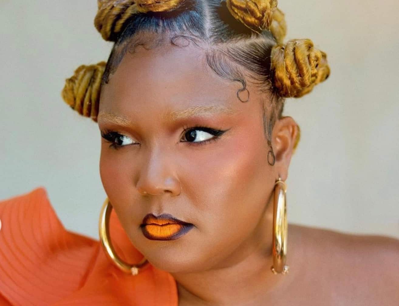 Les sourcils décolorés sont LA tendance inusité