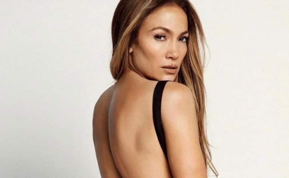 J.Lo célèbre son 53e anniversaire en posant nue