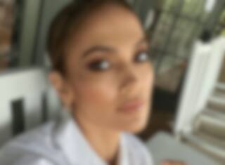 Le look de Jennifer Lopez ne passe pas inaperçu