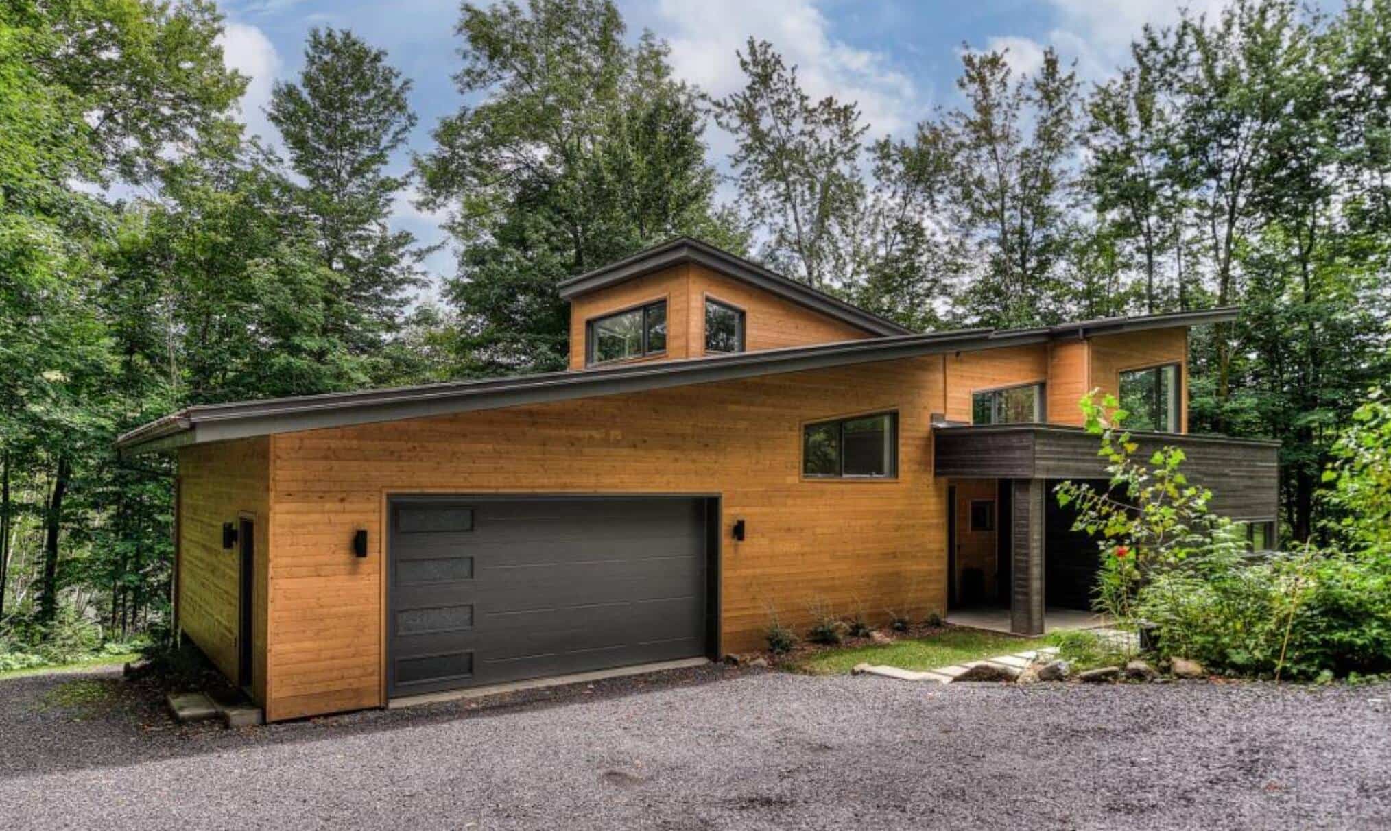 Une maison sur le bord de l'eau pour 1 295 000$